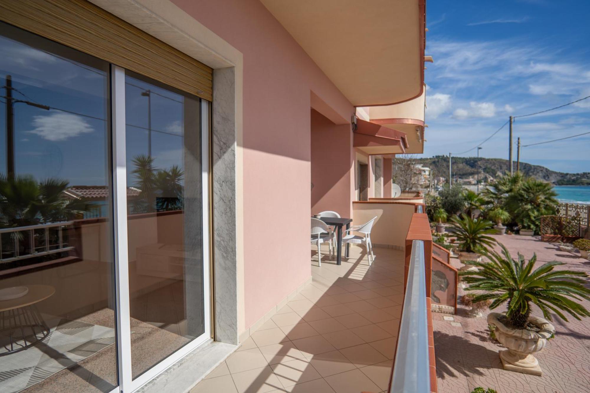 Appartement Casa Erika à Bova Marina Extérieur photo